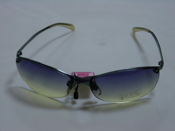 專業醫學驗光，親民價格體驗——南京東路寫字樓新開專業眼鏡直銷店